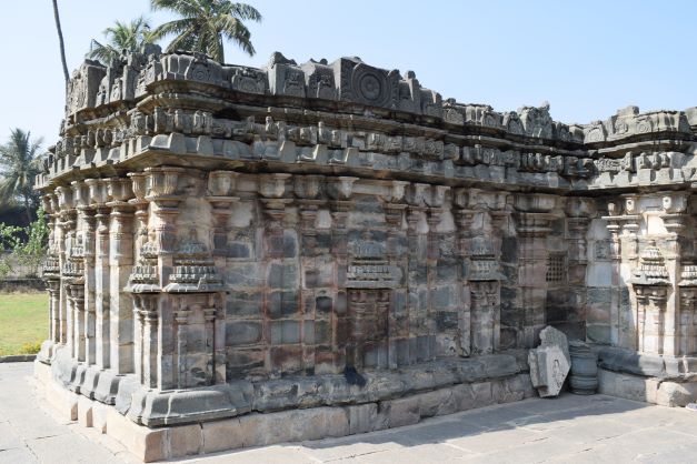 Lakkundi - Manikeshwara Temple