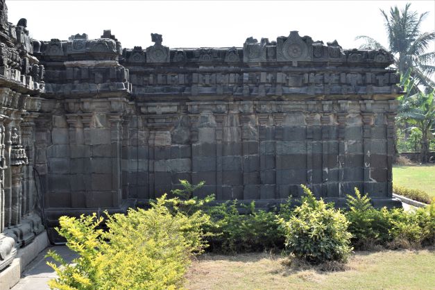 Lakkundi - Manikeshwara Temple