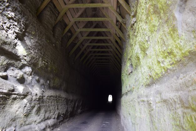 Forgotten World Highway - Moki Tunnel