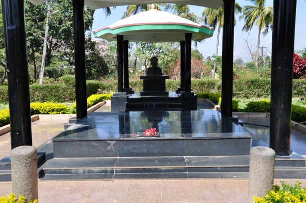 Muddenahalli - Visvesvarayya Memorial