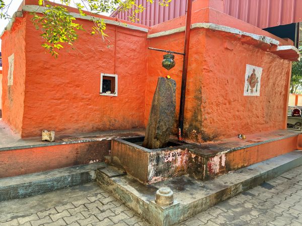 Bayalu Dakshinamukha Anjanaya Temple