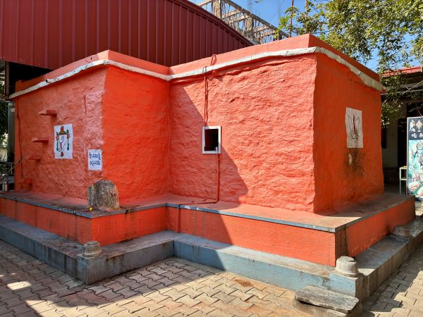 Bayalu Dakshinamukha Anjanaya Temple
