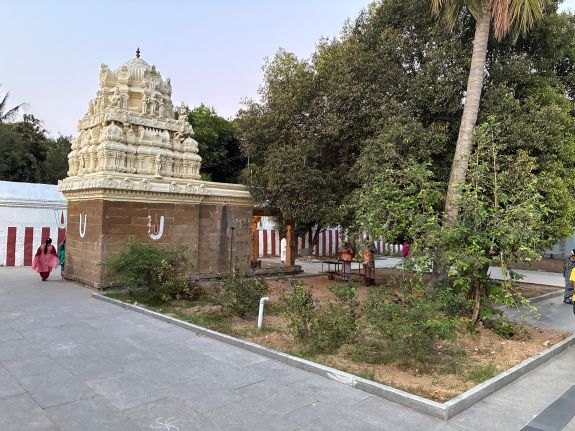 Kanchipuram - Vilakkoli Perumal Temple