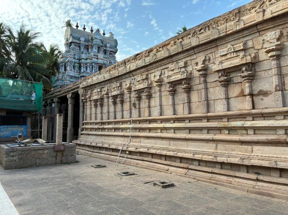 Thirumogoor - Kalamegha Perumal Temple